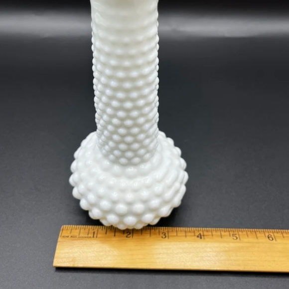 Vintage EO Brody White Milk Hobnail Vase - Picture 6 of 6